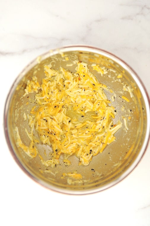 easy to make keto chaffle recipe made with everything but the bagel seasoning