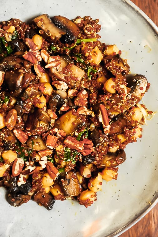 This Instant Pot Quinoa Power Bowl is full of nourishing ingredients like quinoa, chickpeas, spinach and mushrooms! Momma Fit Lyndsey brings you a chickpea vegan buddha bowl that is easy to make with instant pot quinoa and veggies. Delicious healthy lunch recipe for clean eating and plant based lunch ideas.