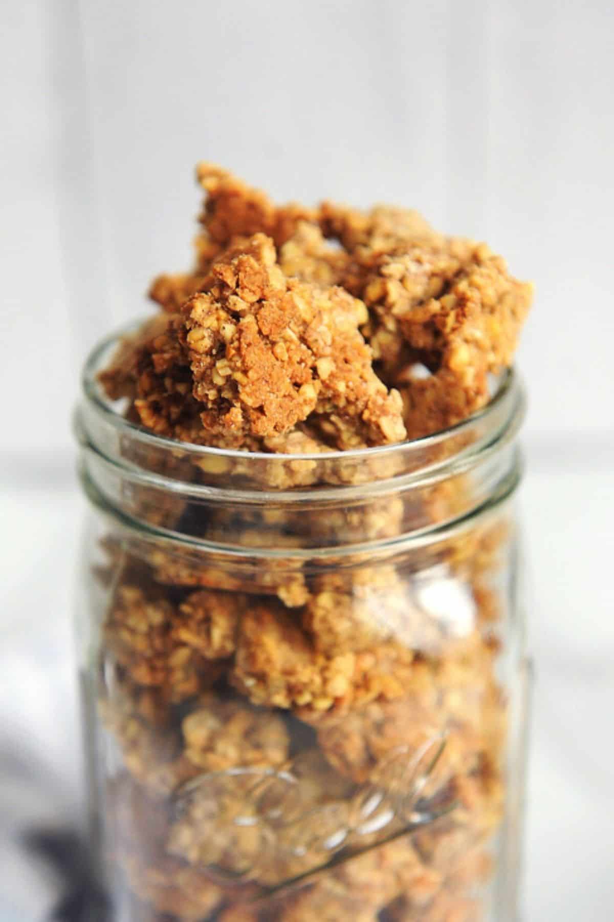 vanilla almond granola in a mason jar