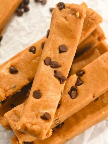 close up of copycat perfect bars topped with chocolate chips.