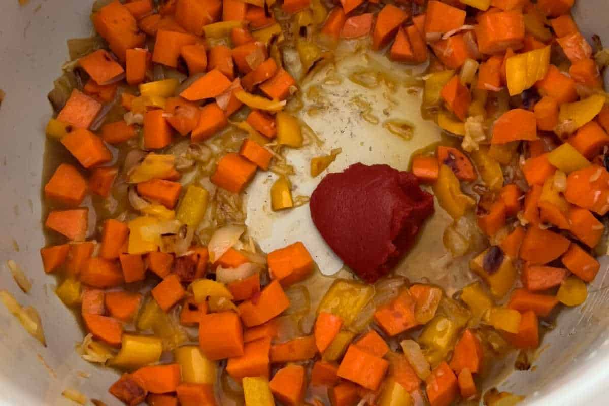 close up shot of chili starter in an instant pot.
