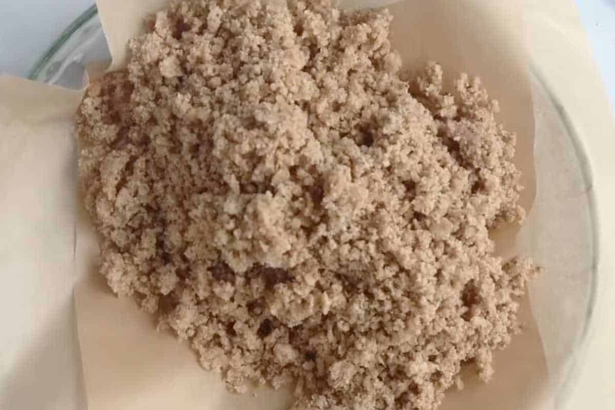 pumpkin pie crust in a pie plate.