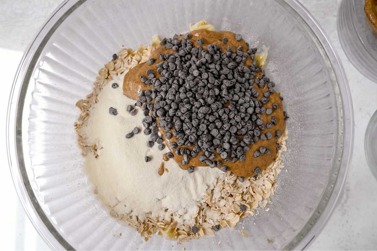 oatmeal bars ingredients in a bowl.