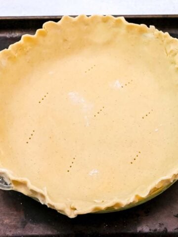 close up featured image of gluten-free pie crust.