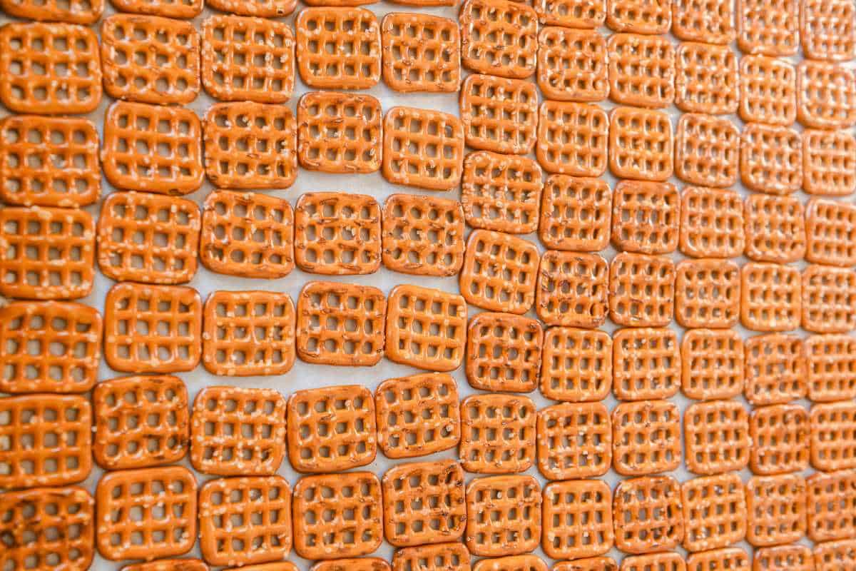 snap pretzels on a tray.